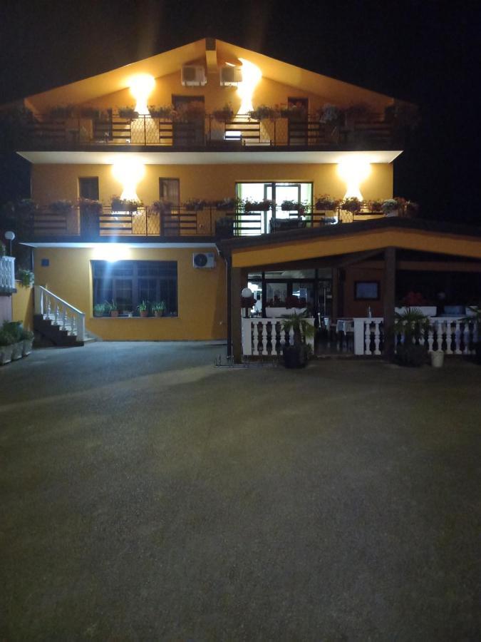 Sobe Rooms Tea Buje Exterior foto